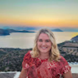 Meet your Posher, Adrienne